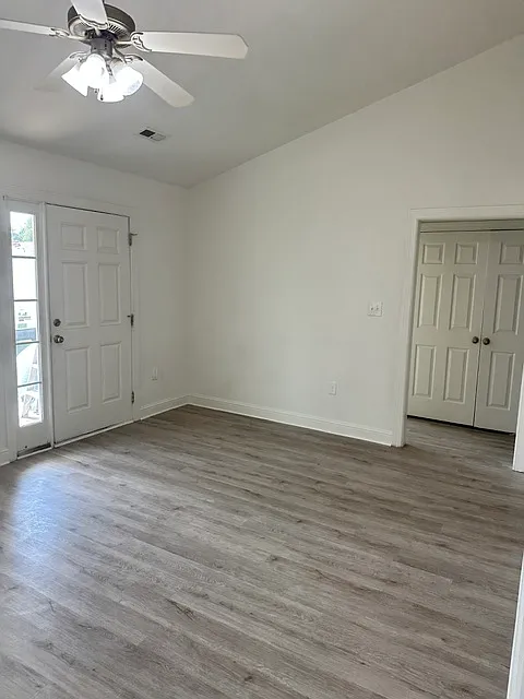 3 bed, $1,300 — Photo 3