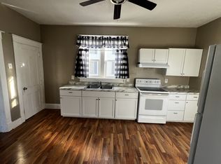 1412 E Chestnut St, Canton, IL 61520