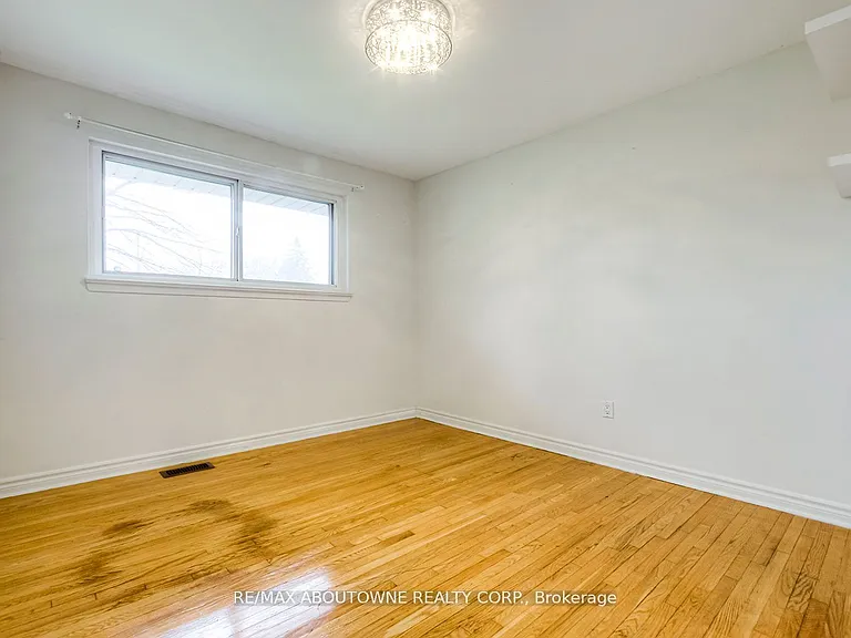 530 Lees Ln — Photo 14