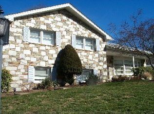 1075 Anna Rd, Huntingdon Valley, PA 19006