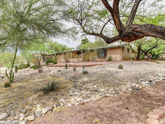 3rd image of 5247 N Whispering Hills Ln