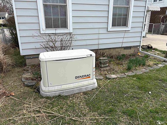 5th image of 1953 Vivian Rd