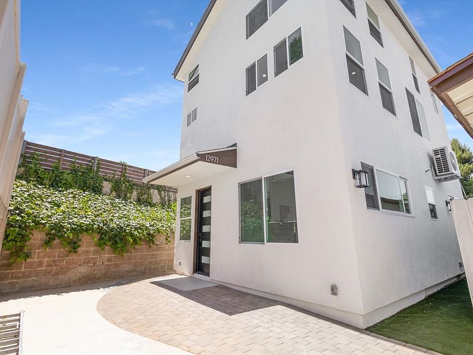 1st image of 12971 Calle De Las Rosas