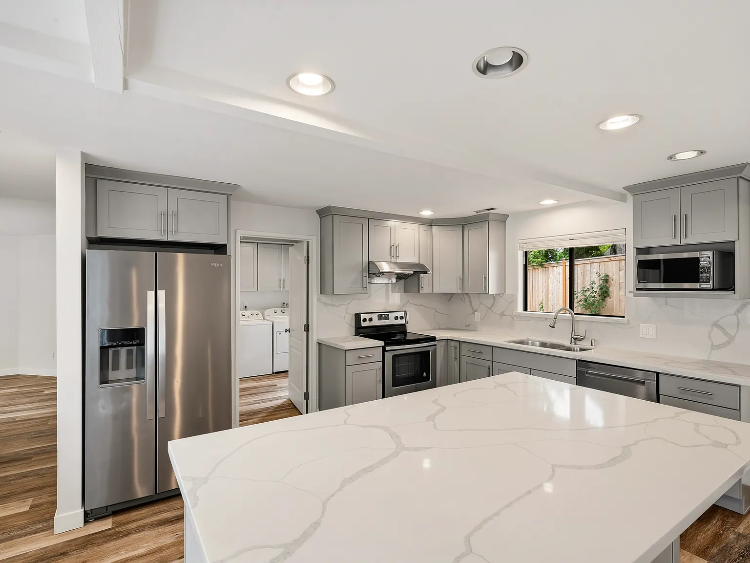 4 bed, 2000 sqft, $4,000 — Photo 3