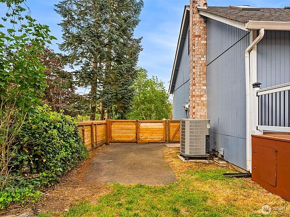 4th image of 3504 NE 169th Avenue