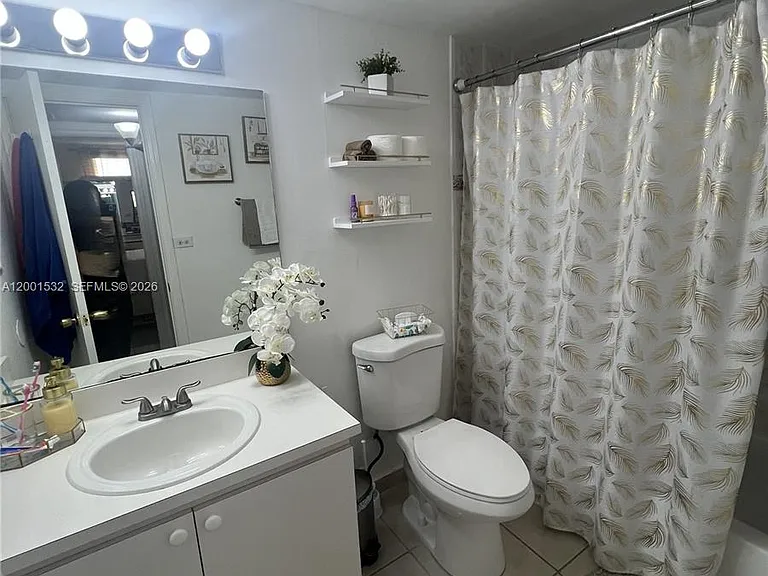 666 W 81st St #407 — Photo 7
