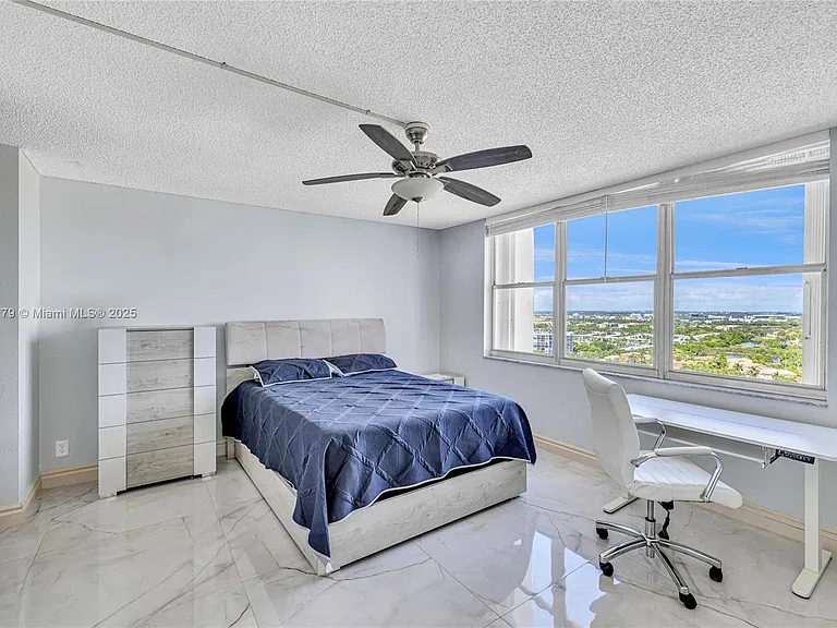 2201 S Ocean Dr — Photo 5