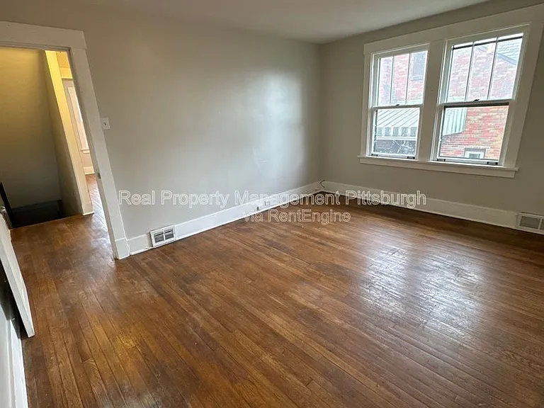 32 Sheridan Ave — Photo 9