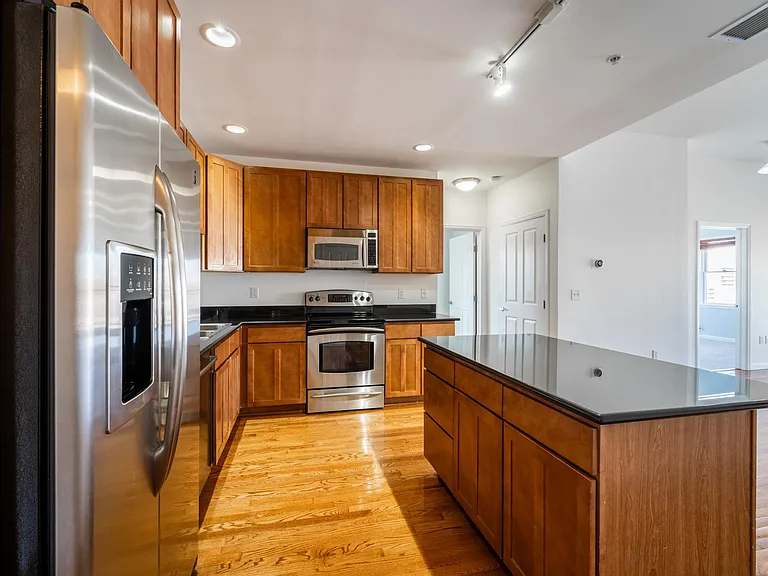 1950 N Logan St #805 — Photo 5