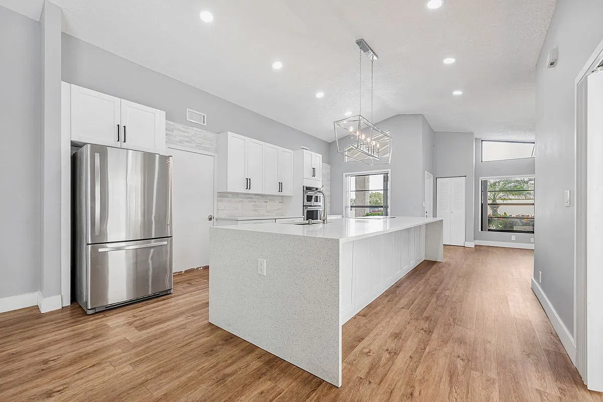 3 bed, 2.0 bath, 1580 sqft, $4,400 — Photo 4