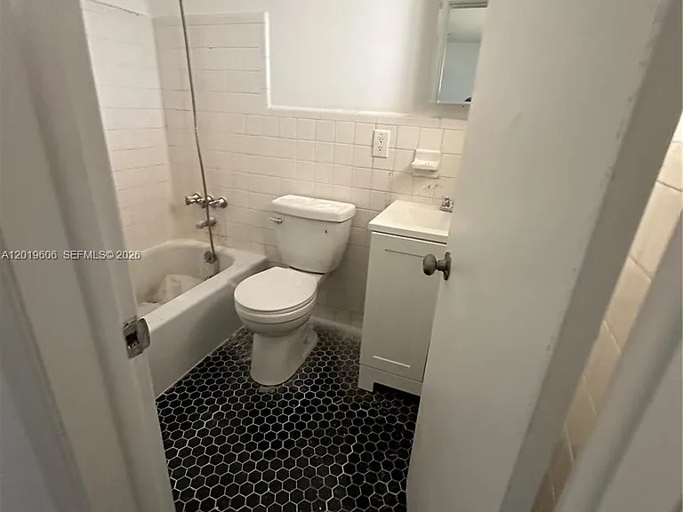 117 SE 2nd Ave #1 — Photo 6
