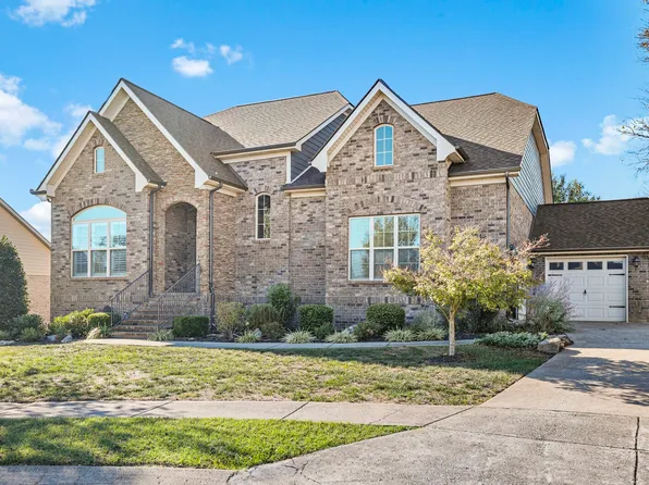 1005 Regency Ct, Gallatin, TN 37066