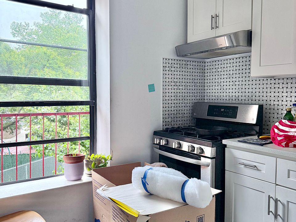 1st image of 731 Washington Ave #1