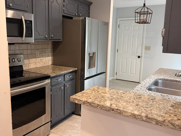 153 Rivergate Dr — Photo 2