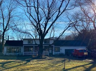 7531 Country Ln, Chagrin Falls, OH 44023