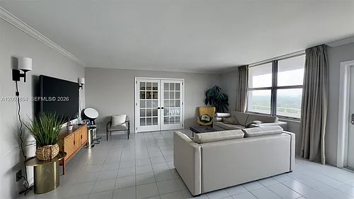 9225 Collins Ave #812 Photo 1