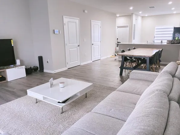 2819 NW 181st St, Miami Gardens, FL 33056