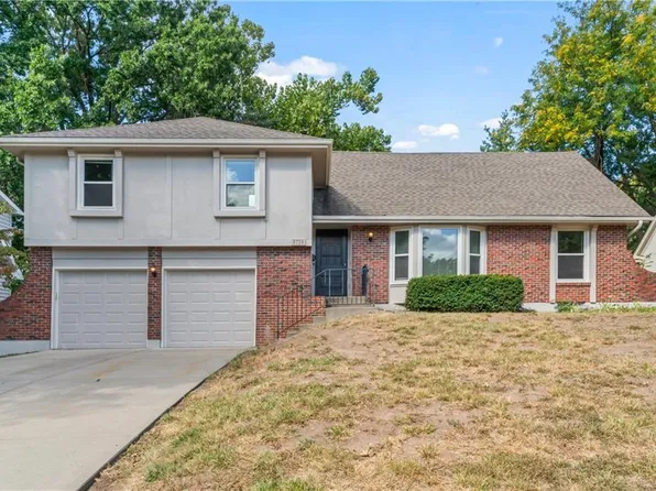 8728 Mackey St, Overland Park, KS 66212
