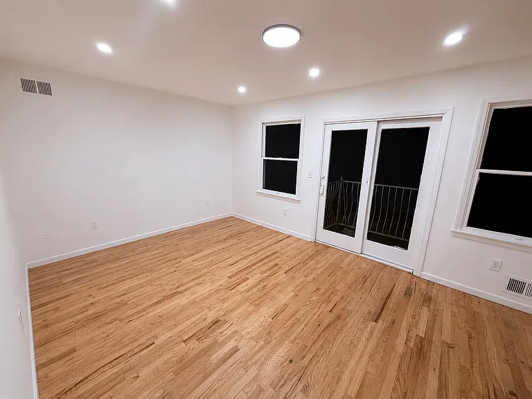 334 Saint Pauls Ave #1 — Photo 10