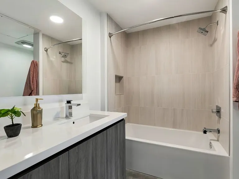 Vida Studio City — Photo 7