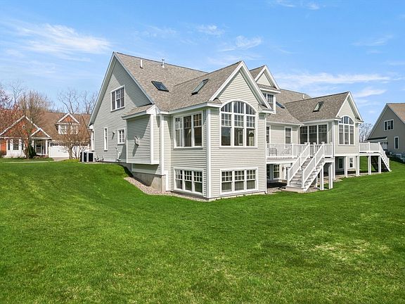 2nd image of 8 Ridgeway Cir