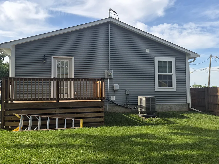 139 E South St — Photo 27