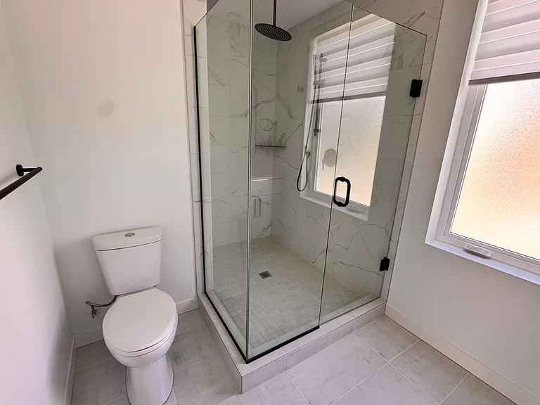 2344 Franklin Ave E — Photo 54