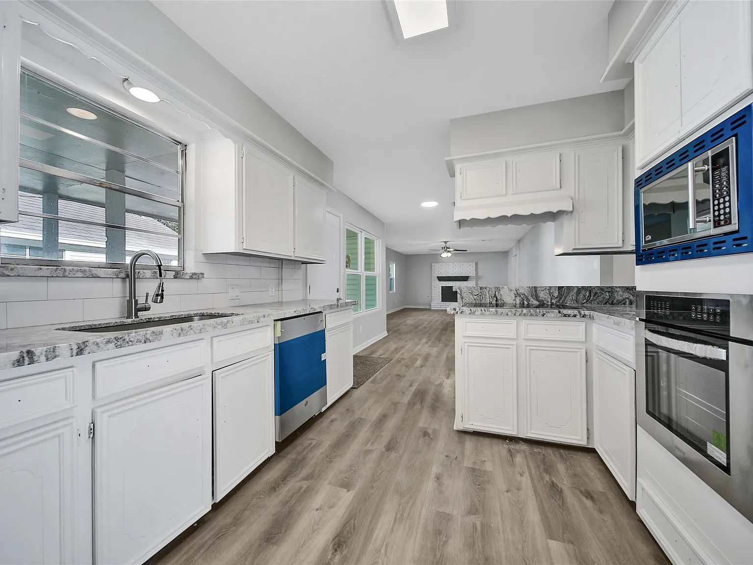 5 bed, 3.0 bath, 2848 sqft, $2,900 — Photo 2