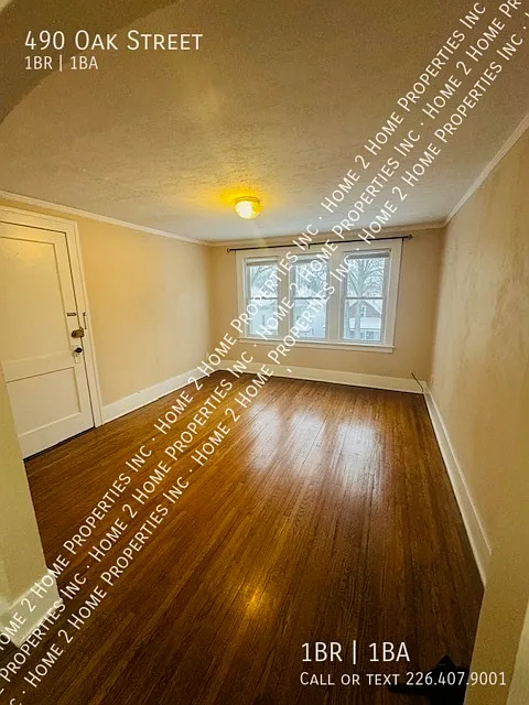 Building Photo - 490 Oak St