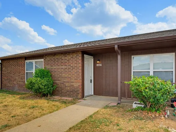 1247 W Sunset Dr, Rogers, AR 72756