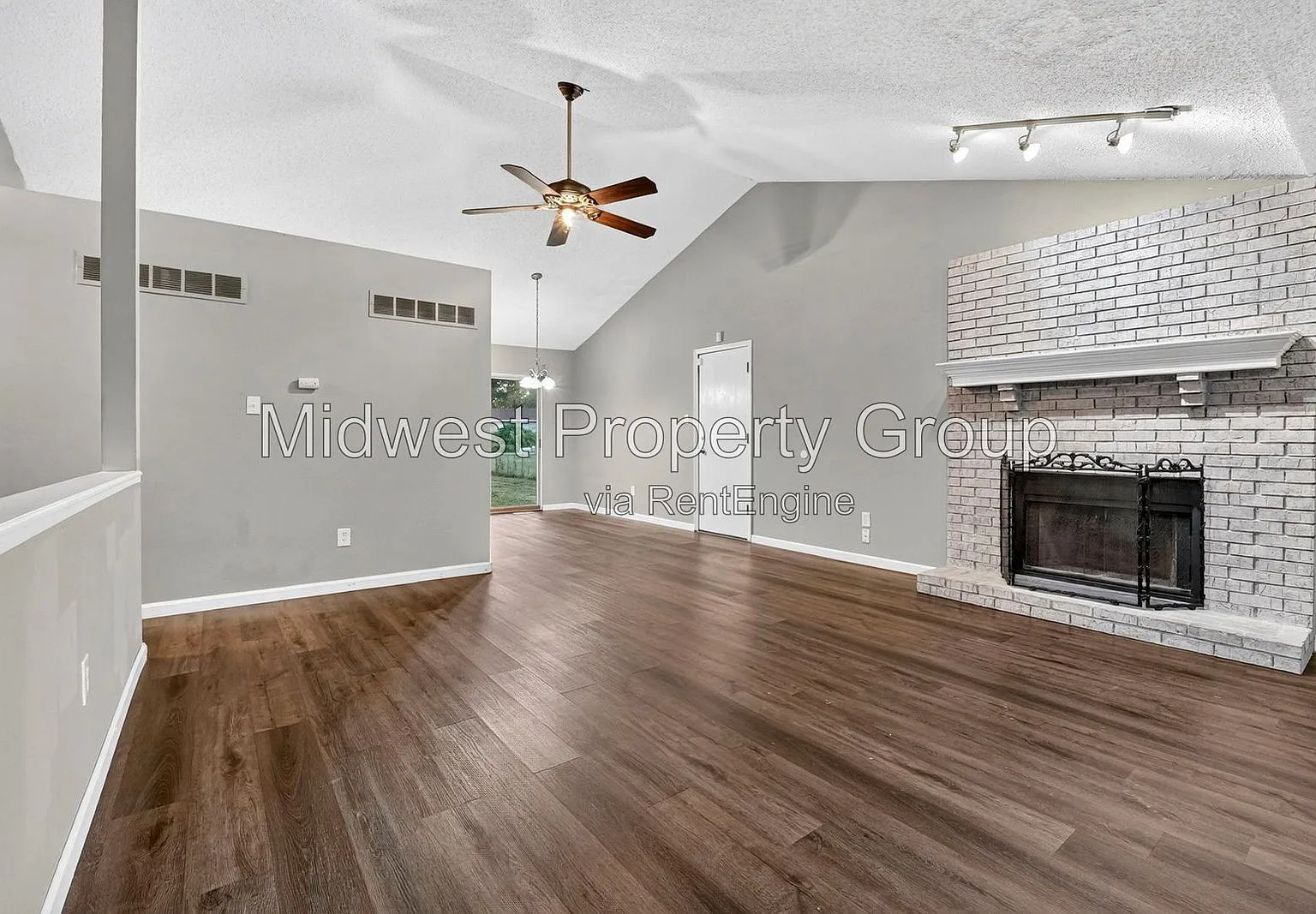 3 bed, 2.0 bath, 1015 sqft, $1,695 — Photo 1