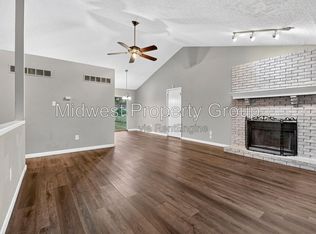 2732 Freemantle Dr, Florissant, MO 63031