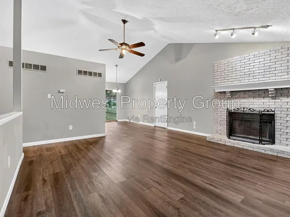 2732 Freemantle Dr, Florissant, MO 63031