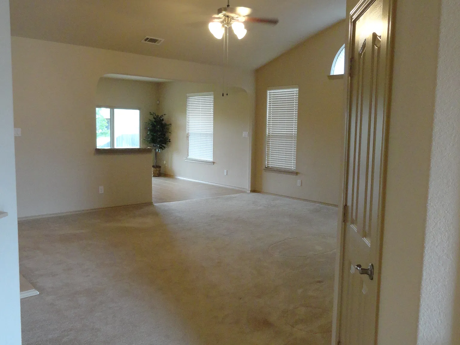 3 bed, 1801 sqft, $2,150 — Photo 3