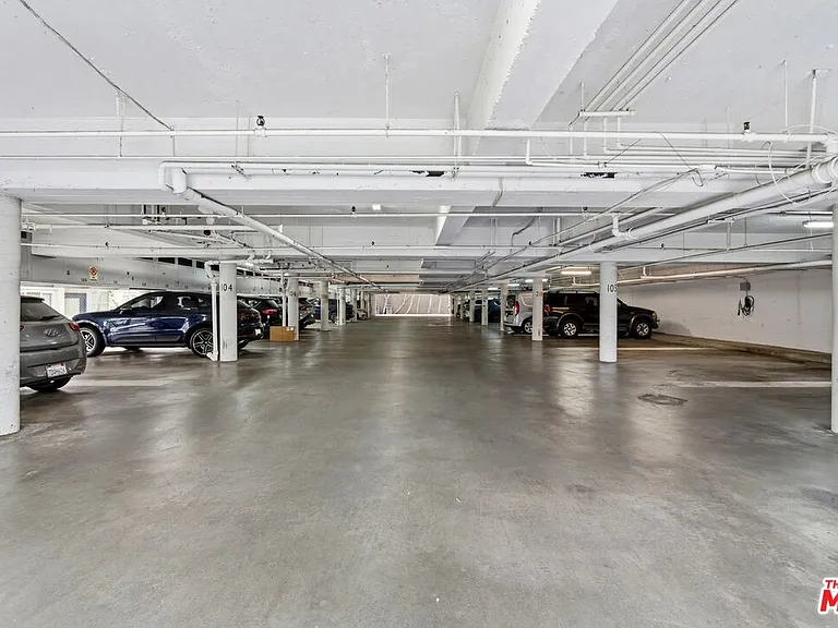 1233 N Laurel Ave #109 — Photo 12
