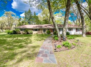 127 Magnolia Cir, Longmeadow, MA 01106