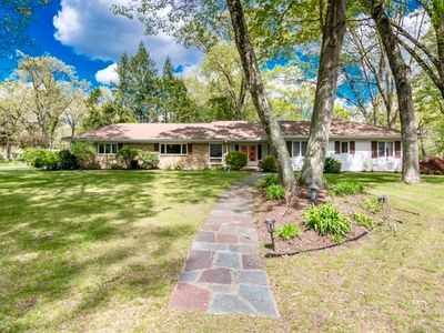 127 Magnolia Cir, Longmeadow, MA, 01106