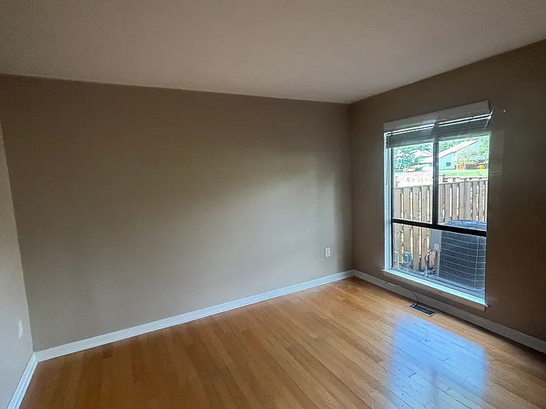 1956 Cambridge Dr — Photo 15