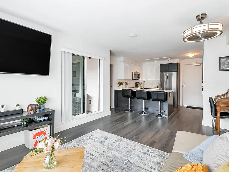 2525 Clarke St #502 — Photo 7
