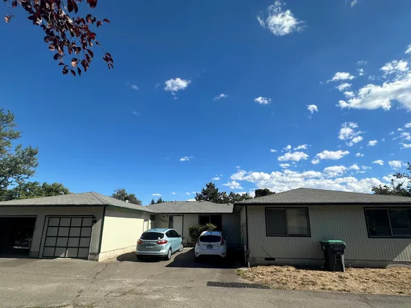 1167 Skeeters Ln, Medford, OR 97504