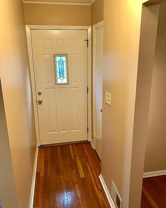 Front Hall Entrance 