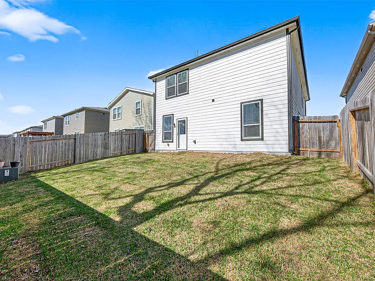 7326 Madison Commons Ln — Photo 36