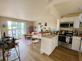 11 Etruria St APT 5, Seattle, WA 98109