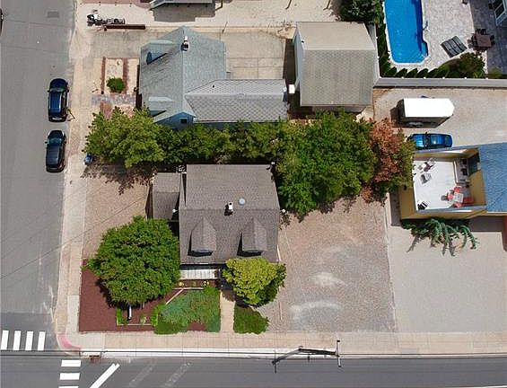 3rd image of 2216 Long Beach Blvd