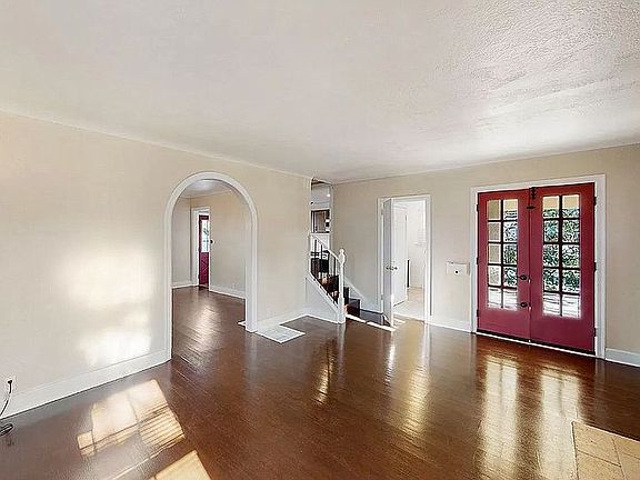 5th image of 122 Mary Ln