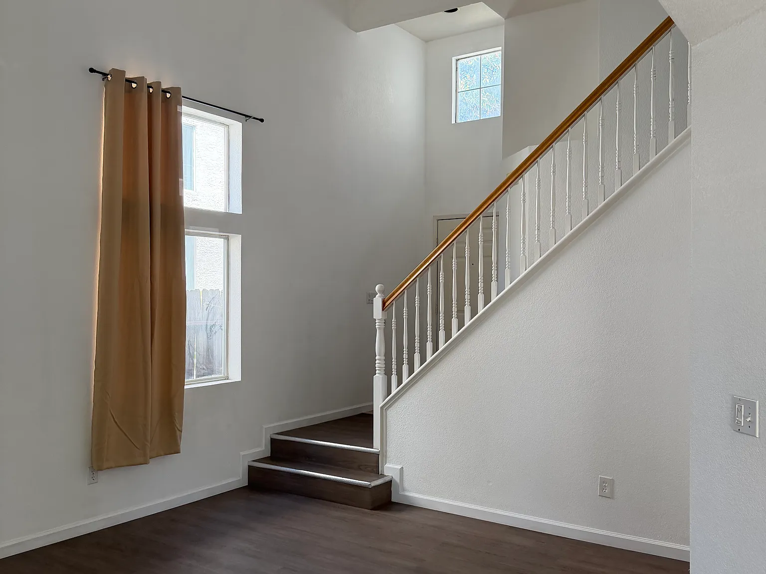 3 bed, 2.5 bath, 1326 sqft, $2,500 — Photo 2