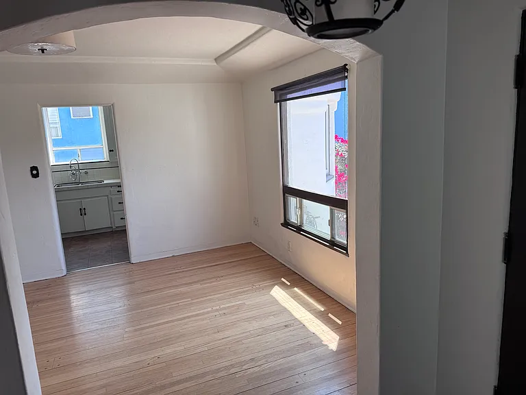 4307 York Blvd — Photo 9
