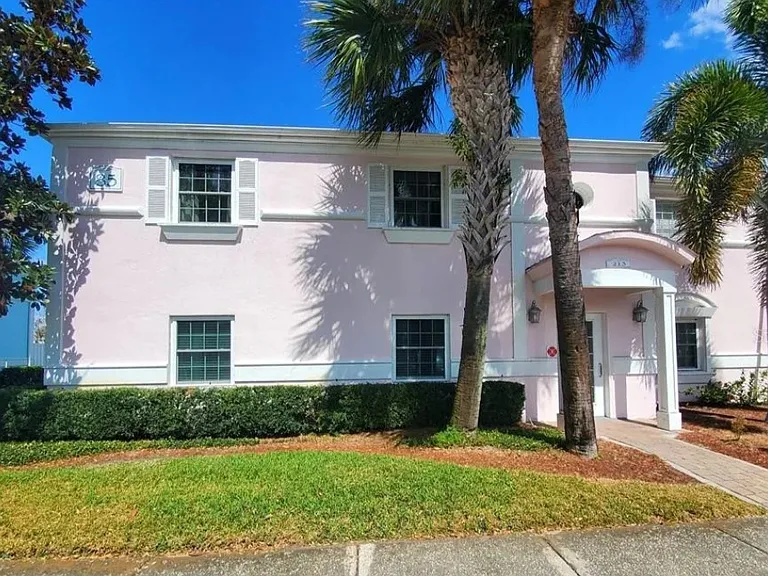 213 Seahorse Dr SE #D — Photo 2