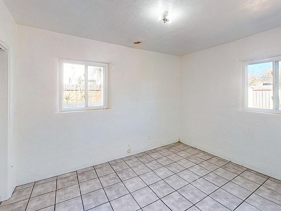 4th image of 2732 Solano Dr NE