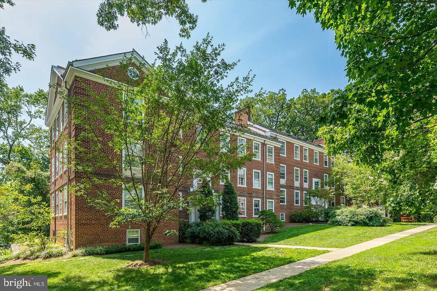 Mclean Gardens — Photo 4